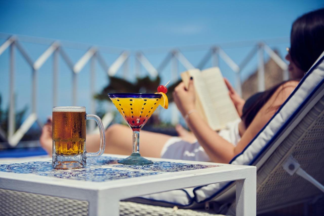 Hotel Luxury Patio Azul (Adults Only) Puerto Vallarta Exteriör bild A woman reading a book by the pool