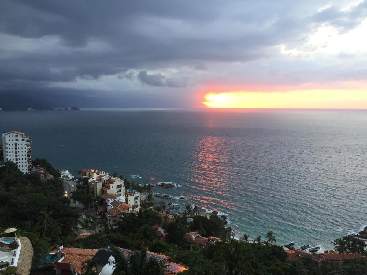 Hotel Luxury Patio Azul (Adults Only) Puerto Vallarta Exteriör bild Sunset over the Pacific Ocean in Puerto Vallarta, Mexico