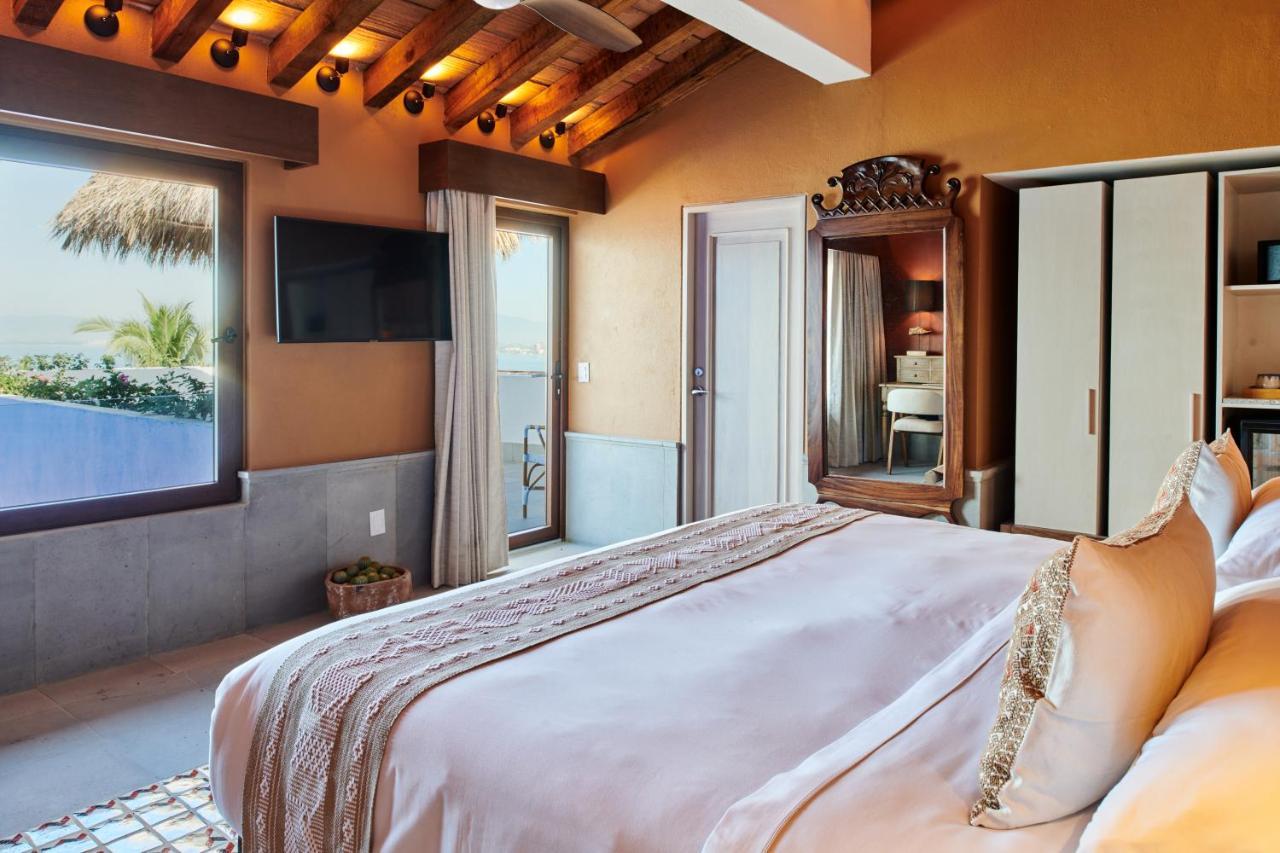 Hotel Luxury Patio Azul (Adults Only) Puerto Vallarta Exteriör bild A bedroom at the hotel