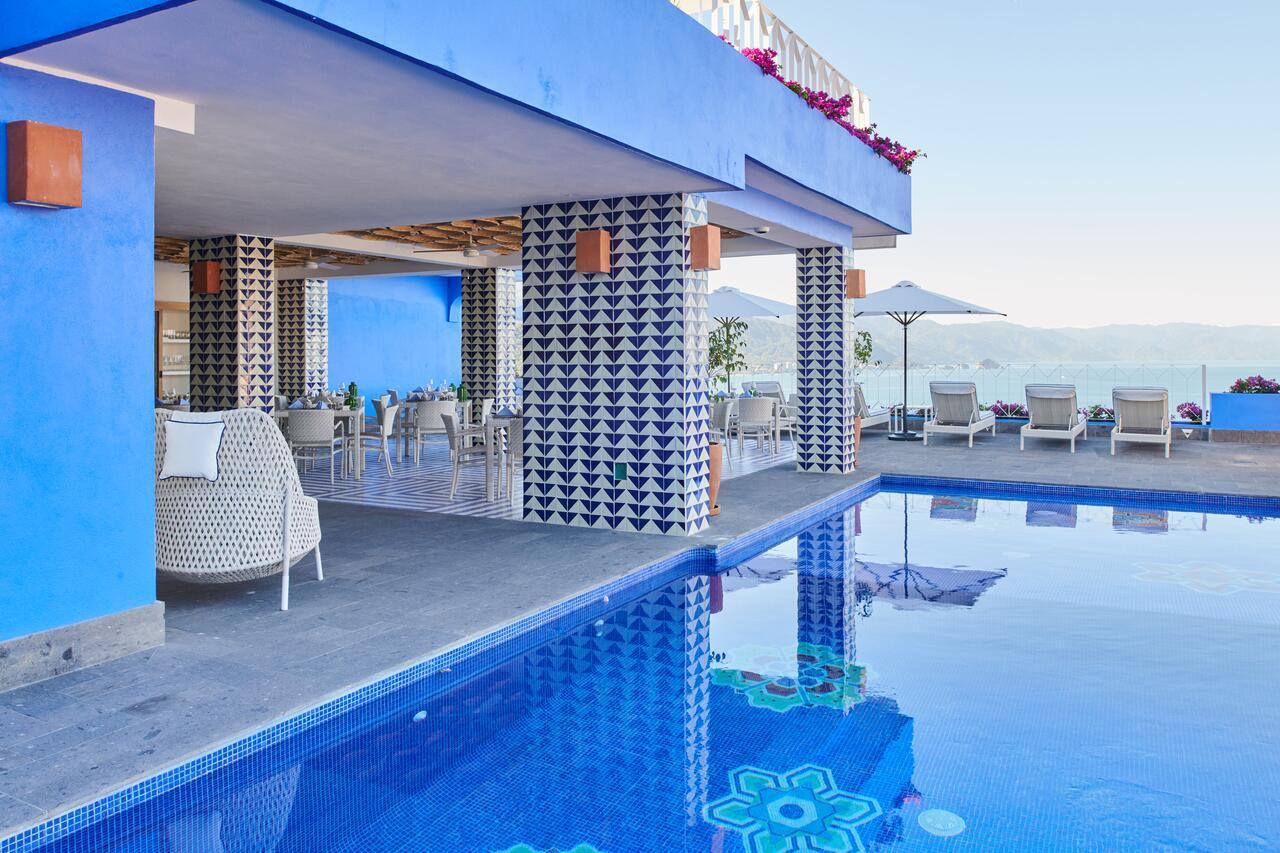 Hotel Luxury Patio Azul (Adults Only) Puerto Vallarta Exteriör bild The pool at the hotel
