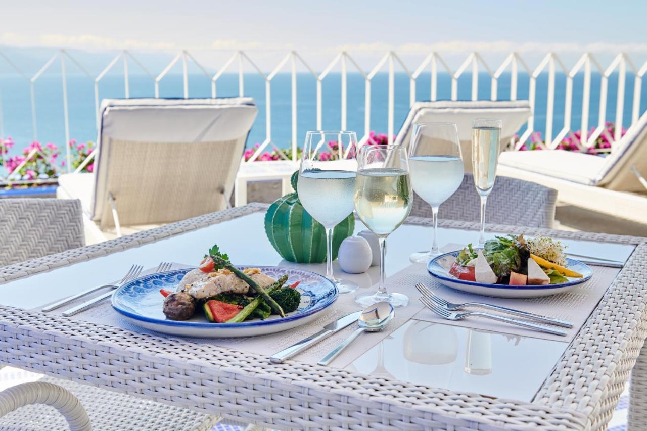 Hotel Luxury Patio Azul (Adults Only) Puerto Vallarta Exteriör bild A typical Mediterranean lunch
